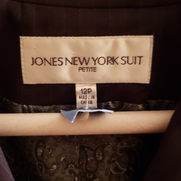 JONES NEW YORK SUIT - Picture 2 of 2
